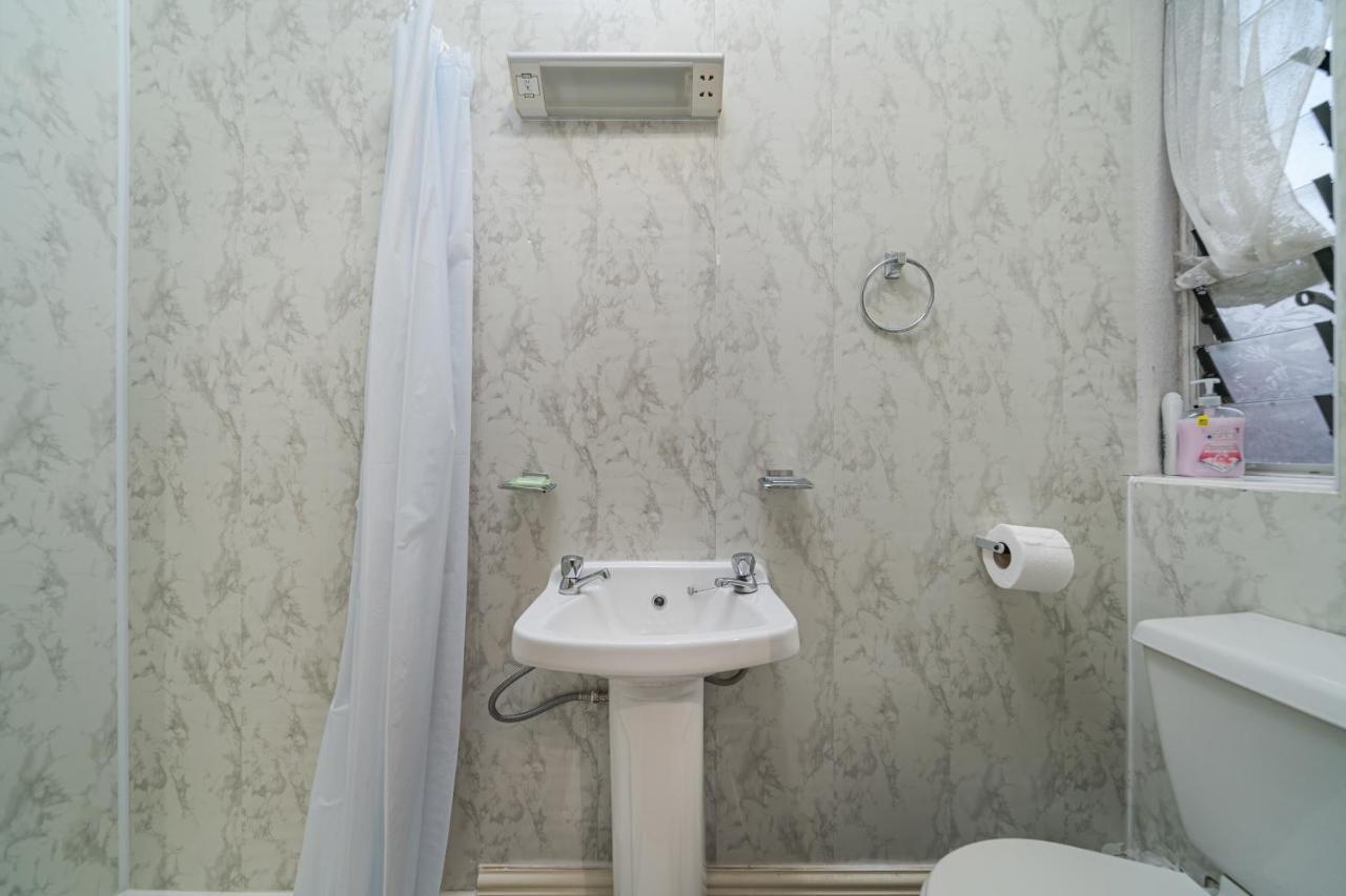 Deneside Guest House แบล็คพูล ภายนอก รูปภาพ